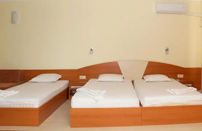 Ξενοδοχείο Malibu 3*